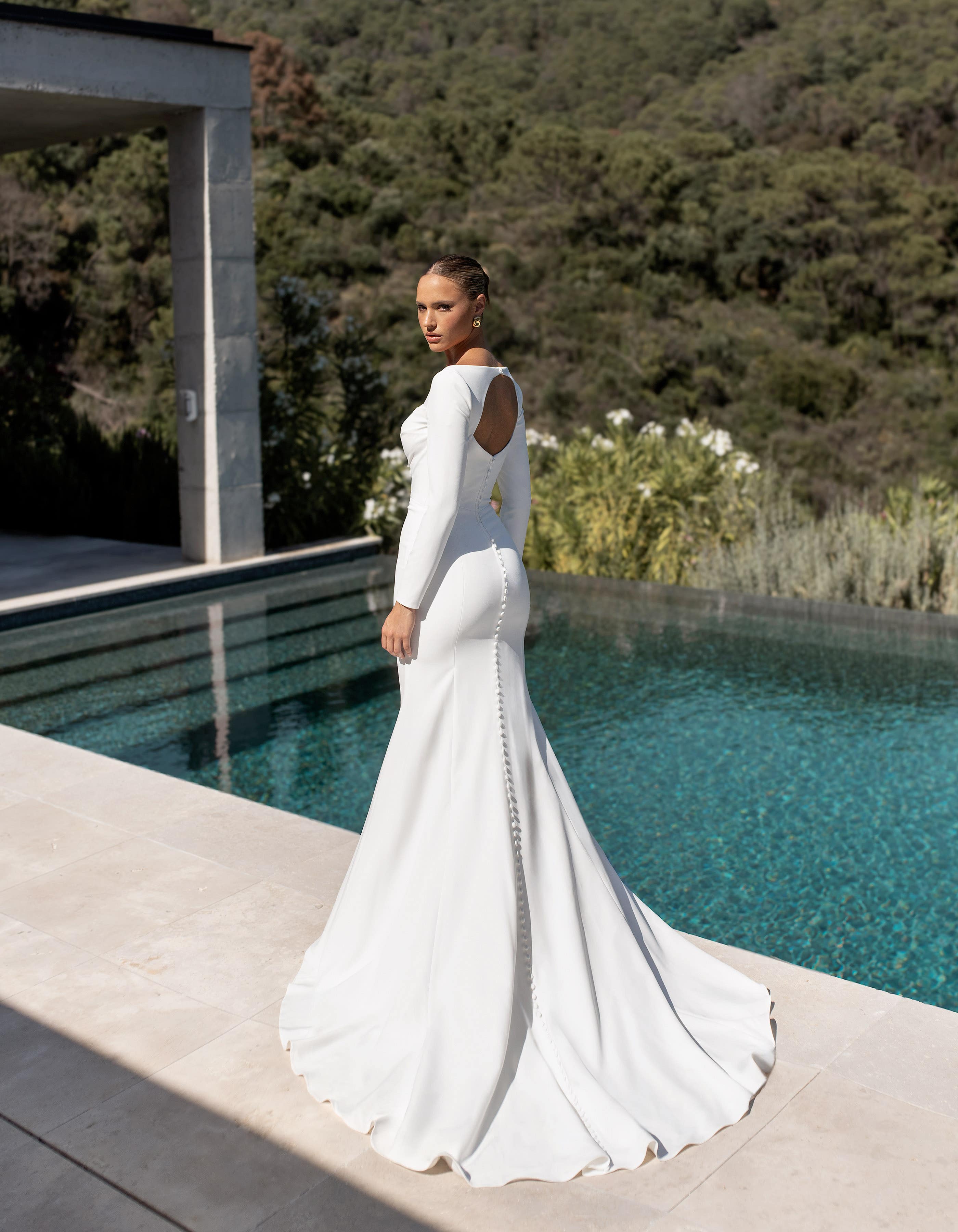 arden-sheath-wedding-dress-back-sofia-cruz.jpg