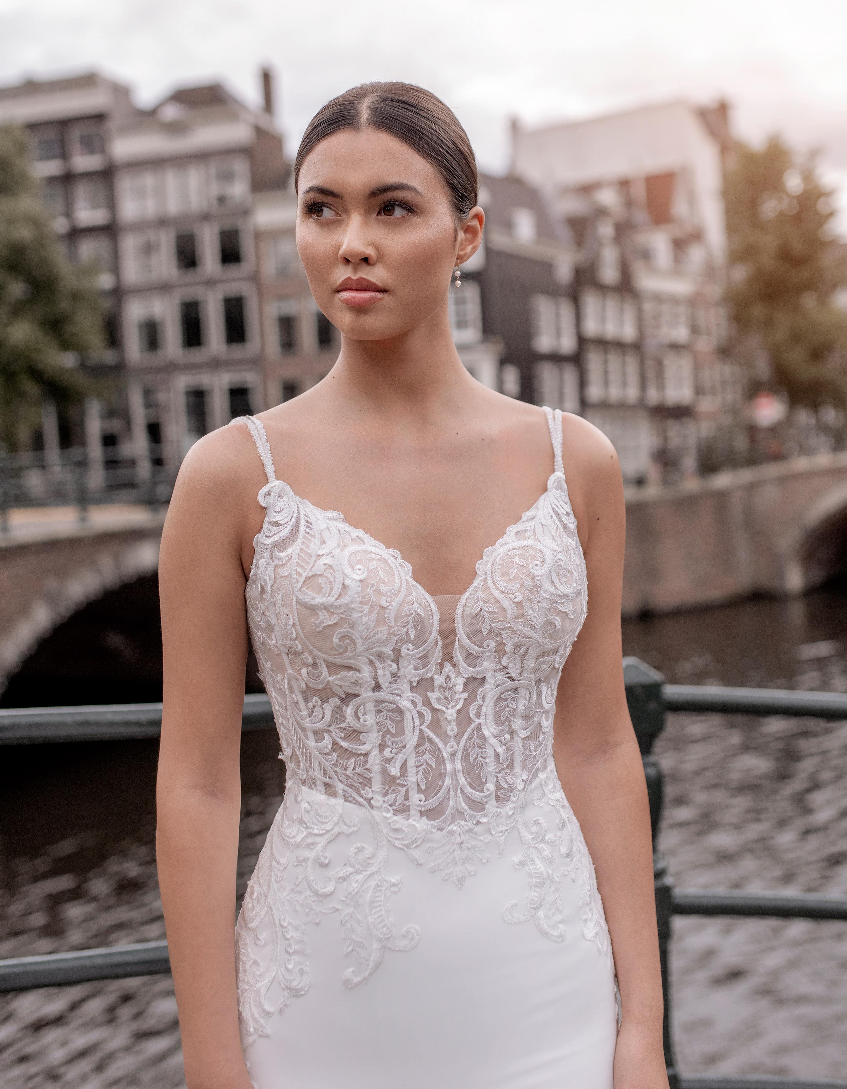 bates-sheath-wedding-dress-crop1-miavalenca.jpg