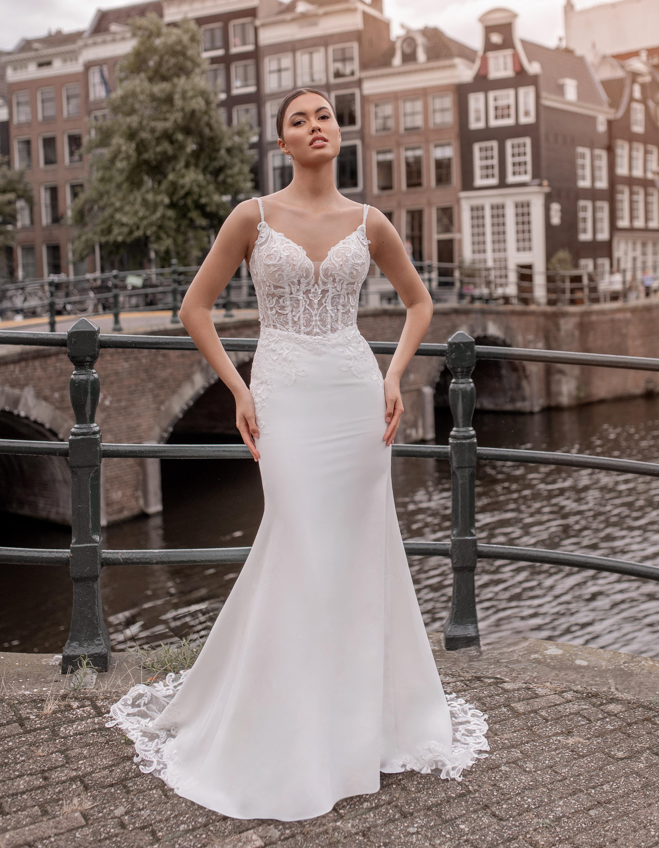 bates-sheath-wedding-dress-front-miavalenca.jpg