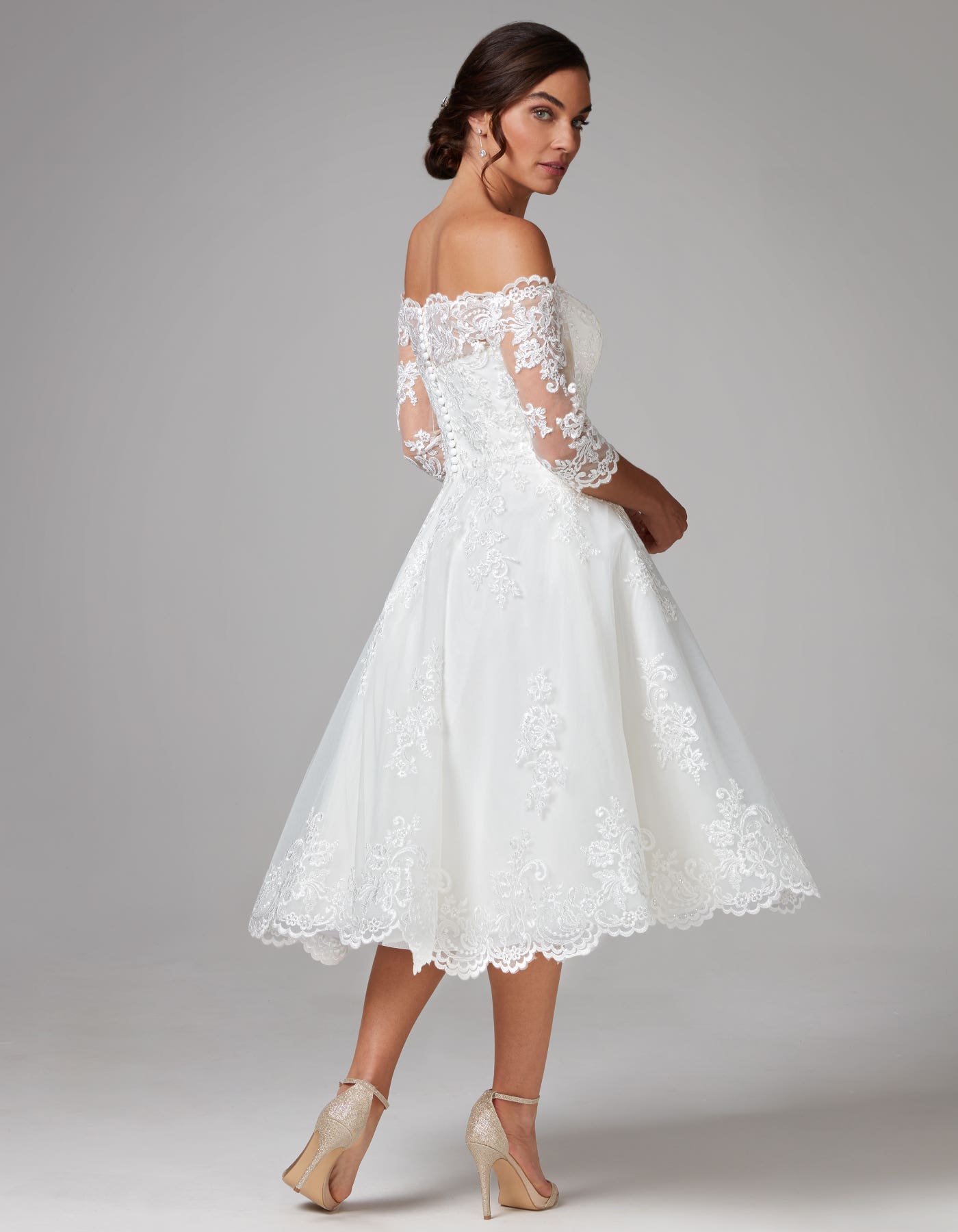 Robe De Abiti Bianchi Corti Eleganti Bridal Collection Bridal Discount David's Bridal 1960 Dollie A Vintage Style Tea-length Dress With Sleeves Robe De Abiti Bianchi Corti Eleganti Bridal Collection Bridal Discount David's Bridal 1960 Dollie A Vintage Style Tea-length Dress With Sleeves
