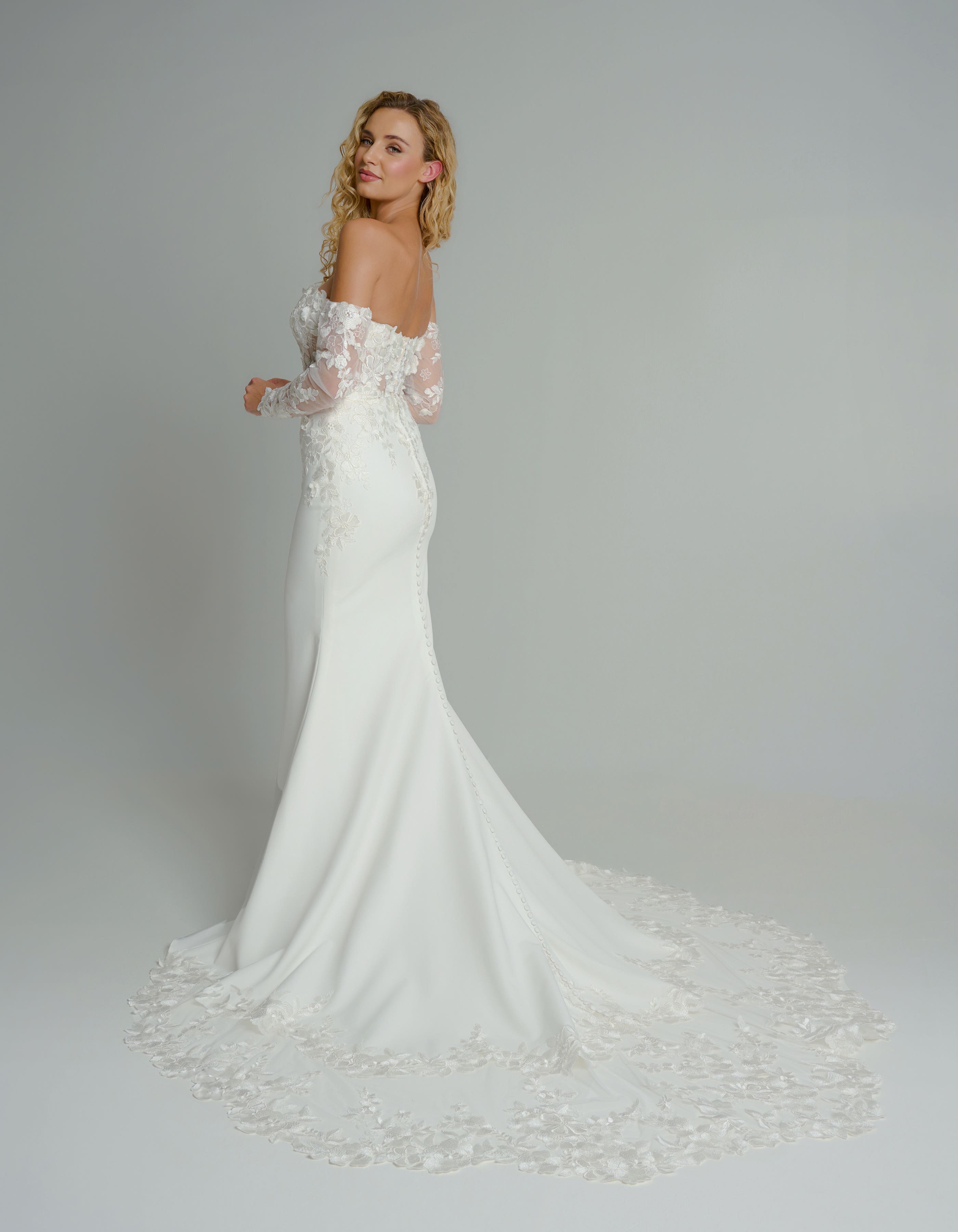garret-sheath-wedding-dress-miavalenca-wed2b-back-lores.jpg