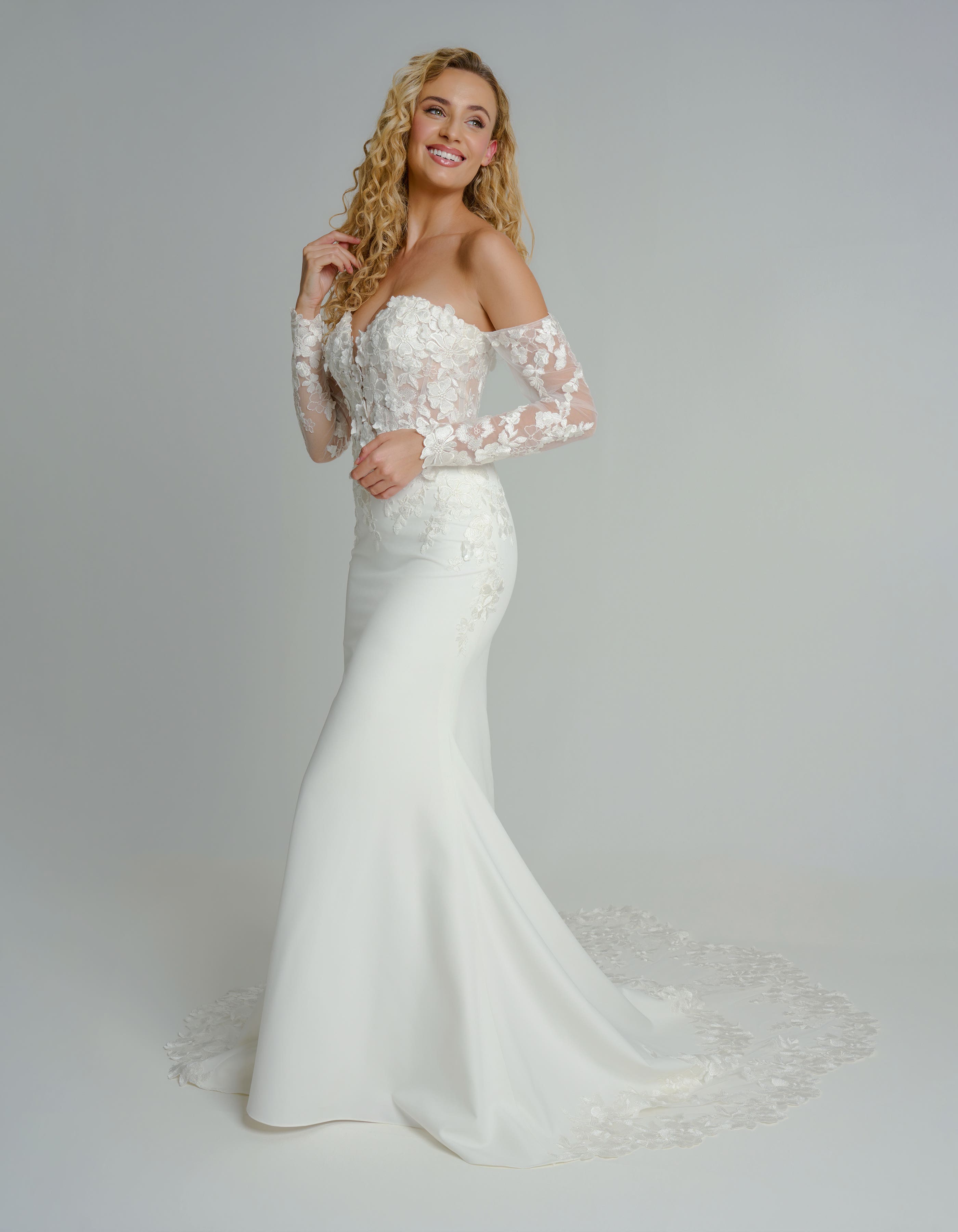 garret-sheath-wedding-dress-miavalenca-wed2b-front-lores.jpg