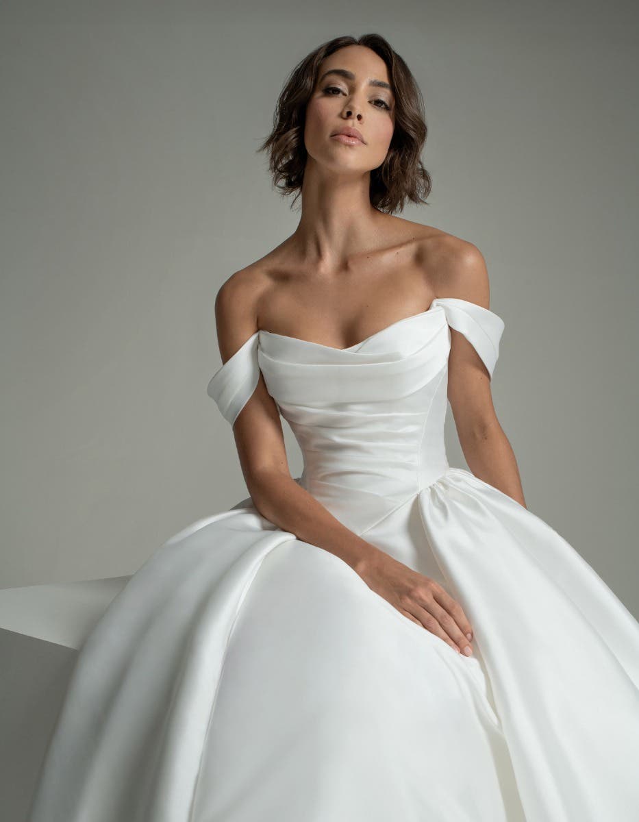 Loreto - a mikado ballgown with basque waist