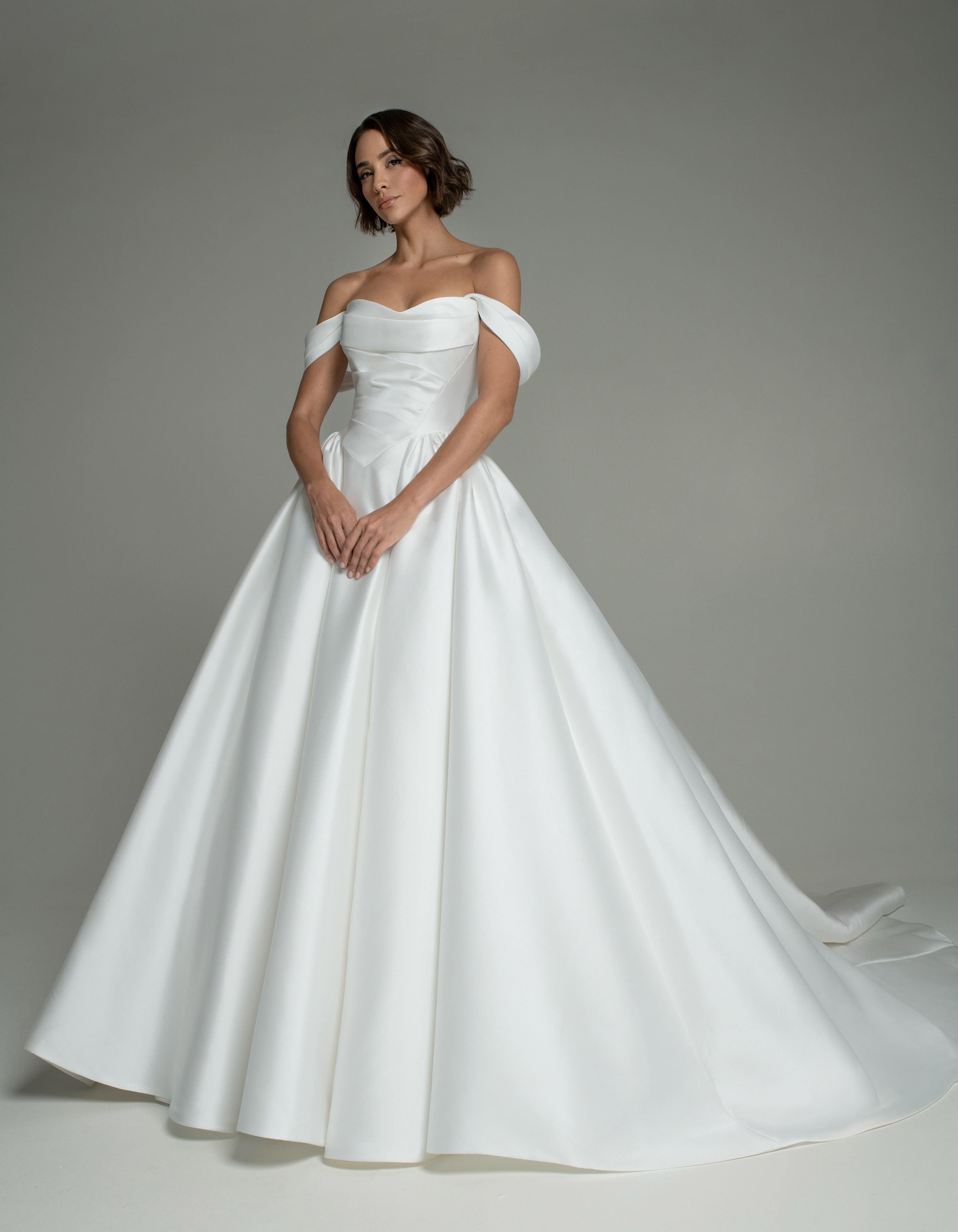 loreto-ballgown-wedding-dress-front-sofia-cruz.jpg