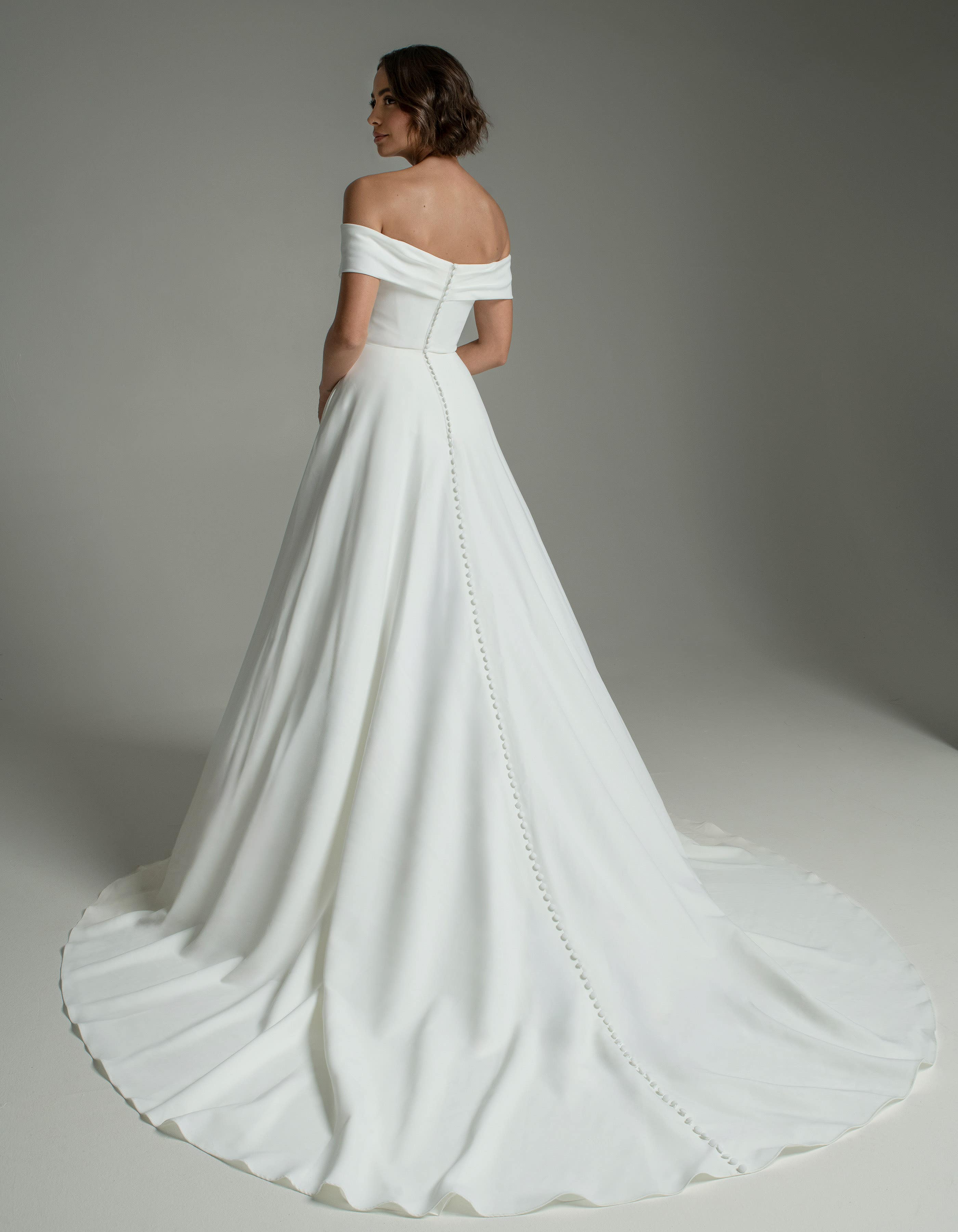 morella-slim-a-line-wedding-dress-back-sofia-cruz.jpg