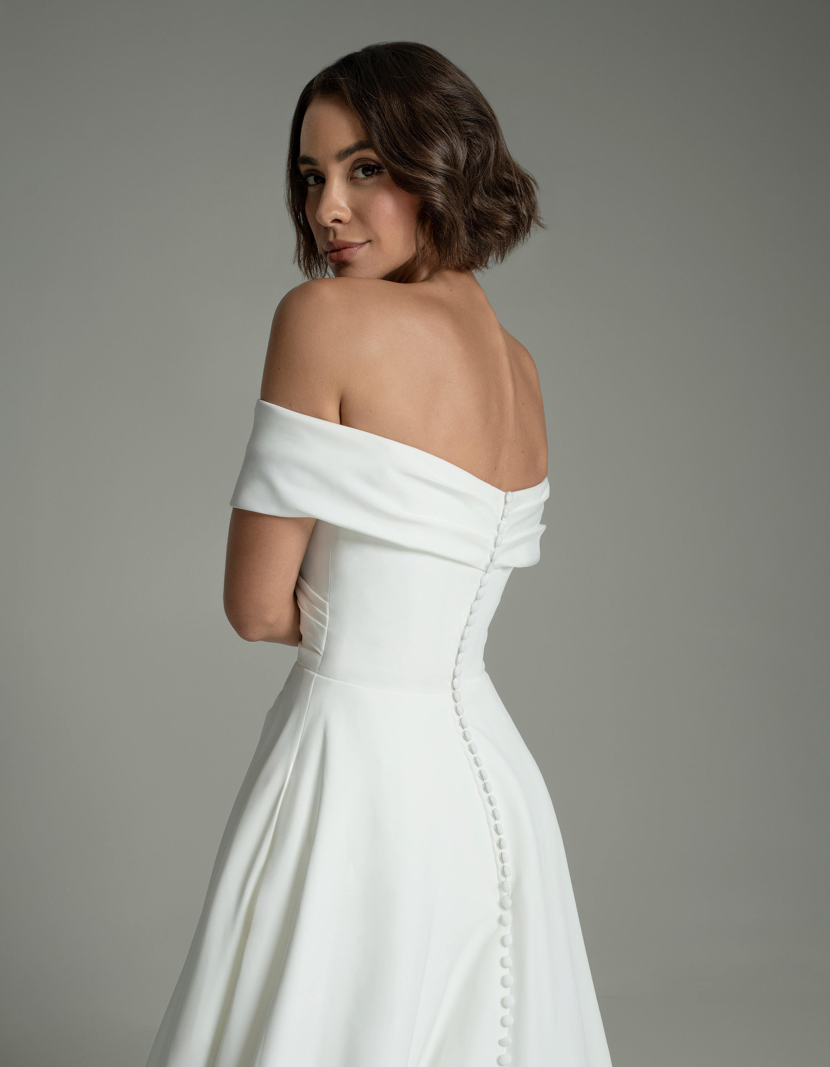 morella-slim-a-line-wedding-dress-back2-sofia-cruz.jpg