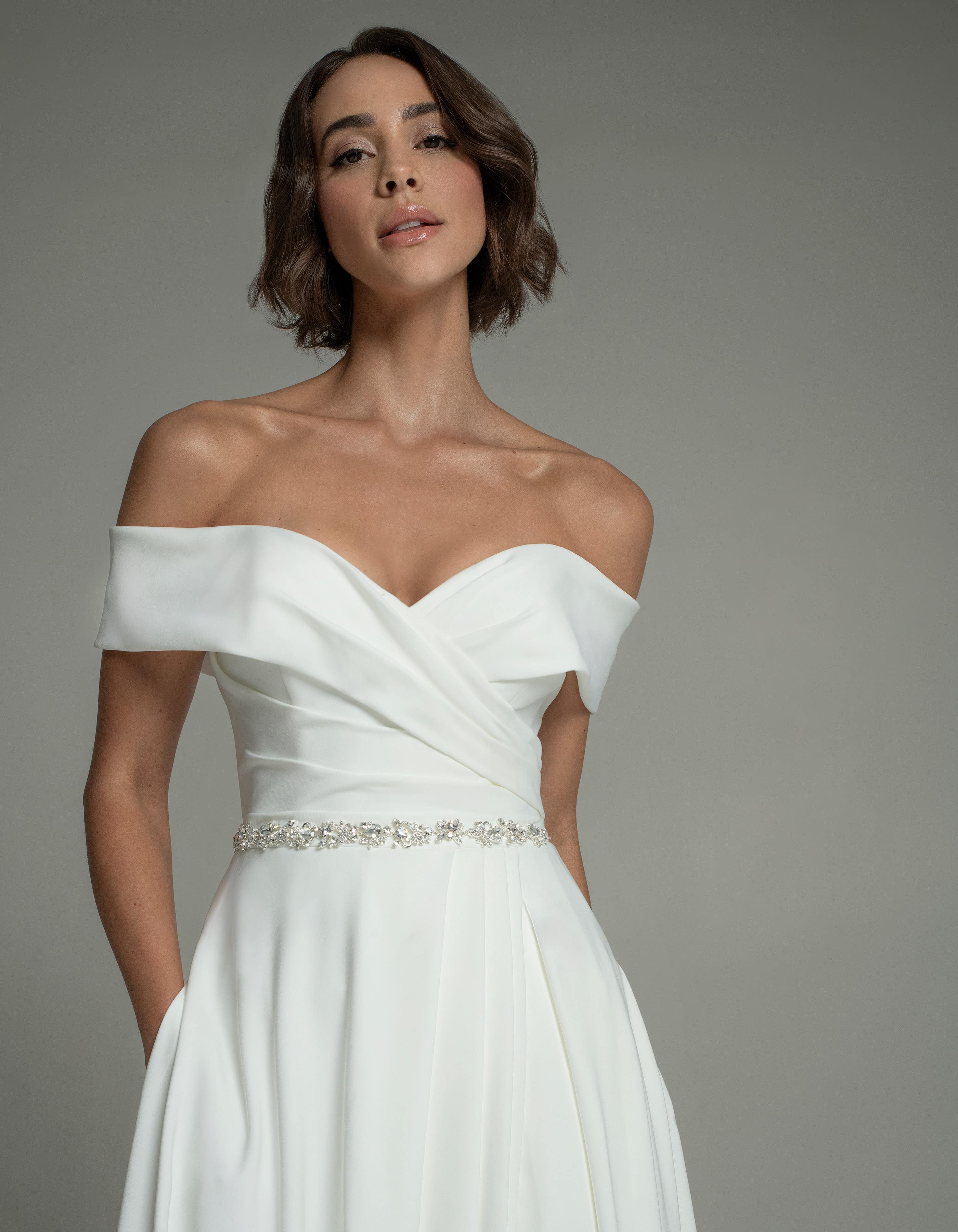 morella-slim-a-line-wedding-dress-crop-sofia-cruz.jpg