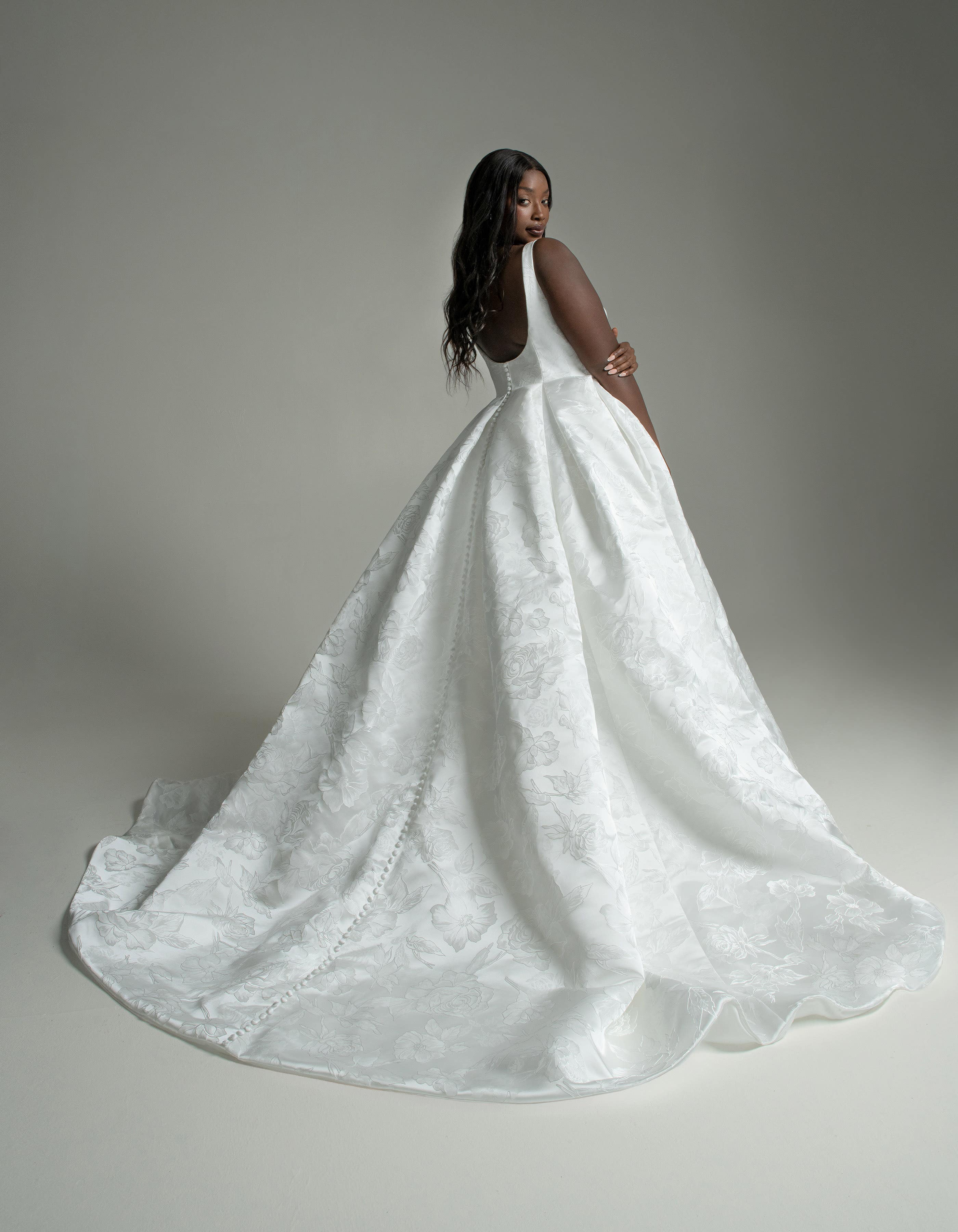 reba-ballgown-wedding-dress-back-sofia-cruz.jpg