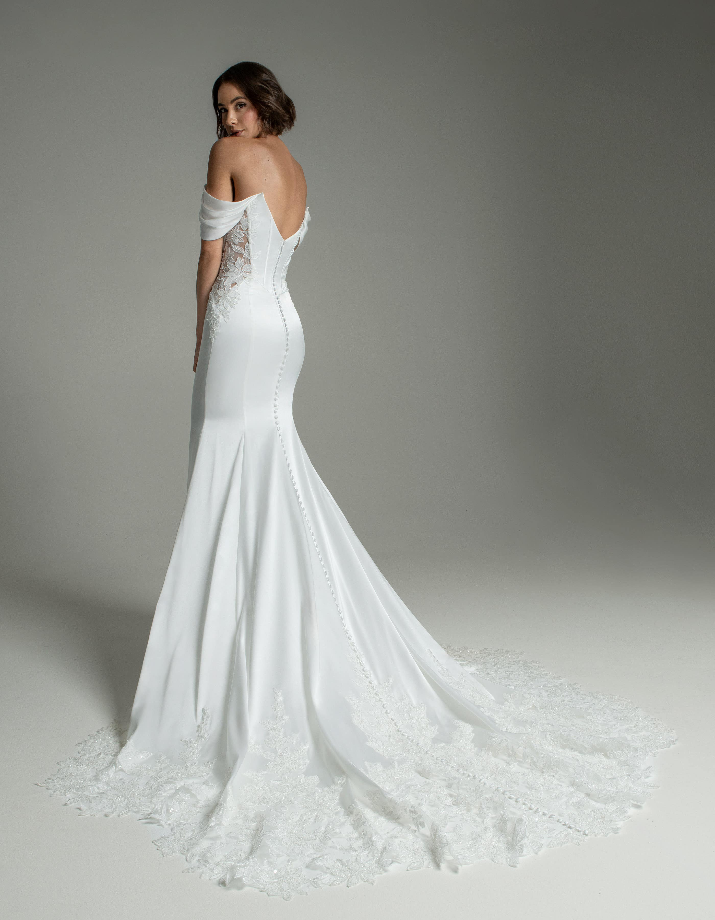 vergara-sheath-wedding-dress-back-aaliyah-quinn.jpg
