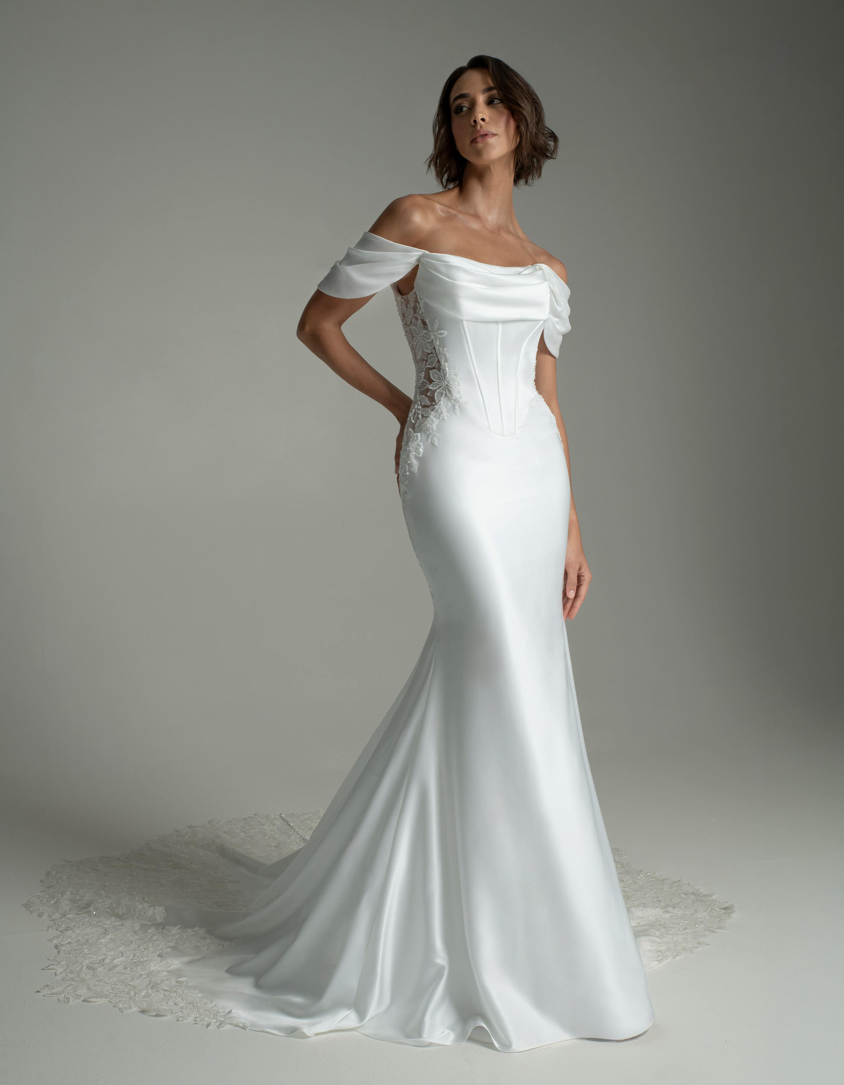 vergara-sheath-wedding-dress-front-aaliyah-quinn.jpg