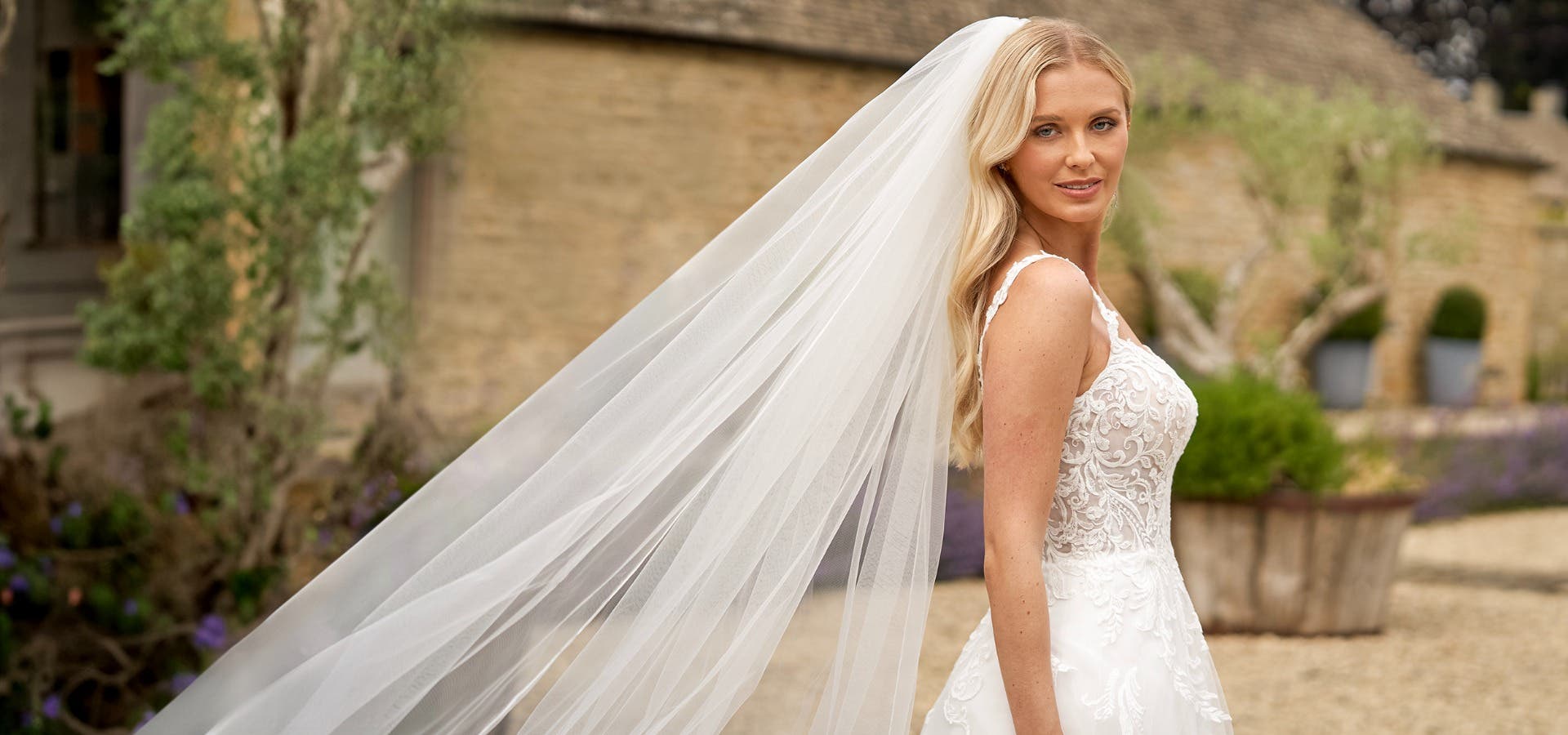 Elegant Rose Gold Accessories for a Chic Bride | wed2b