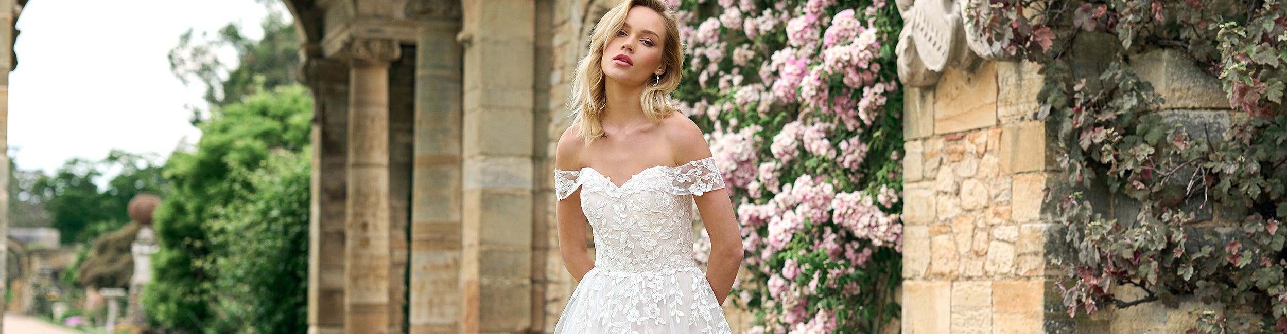 Robe Beach Babe Bordée Dentelle - Bientôt Disponible, Neuve Avec étiquettes