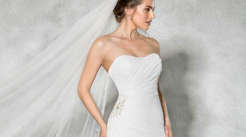 Spotlight on… a new stunningly simple wedding dress!