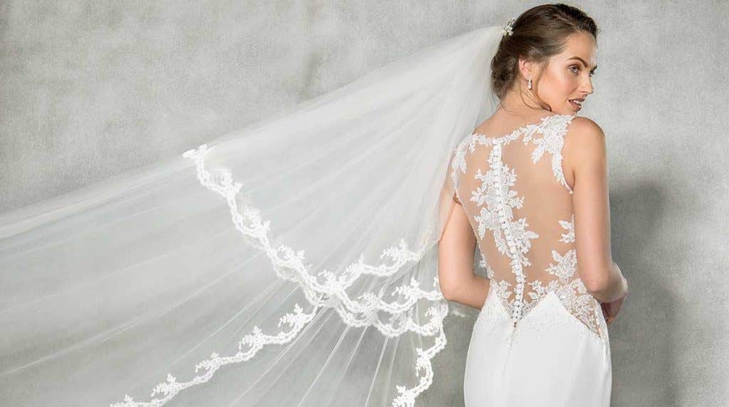 Spotlight on… our new sexy wedding dress Leona by Anna Sorrano