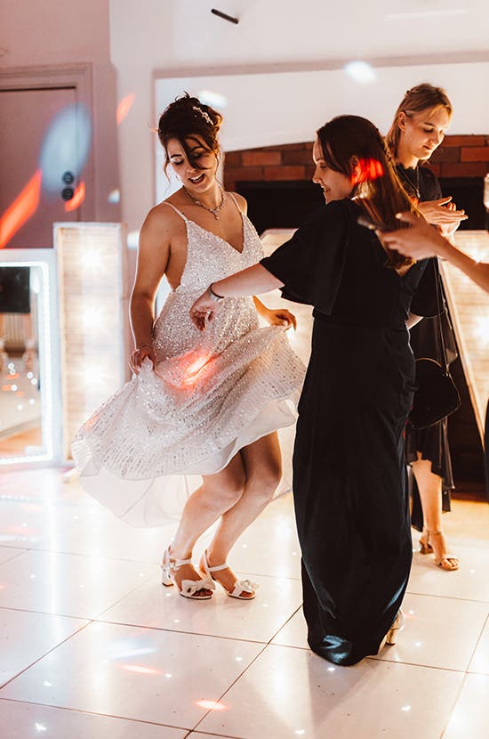 Bethany and Vincent's burgundy wedding - BLOG | IE | wed2b Bethany and Vincent's burgundy wedding - BLOG | IE | wed2b