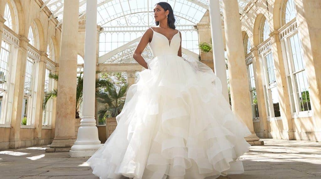 Fall in love with dreamy tulle wedding dresses…