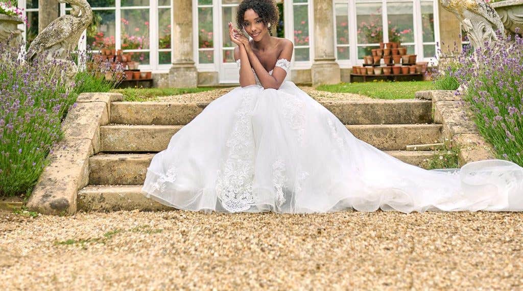 The complete guide to… wedding dress train lengths