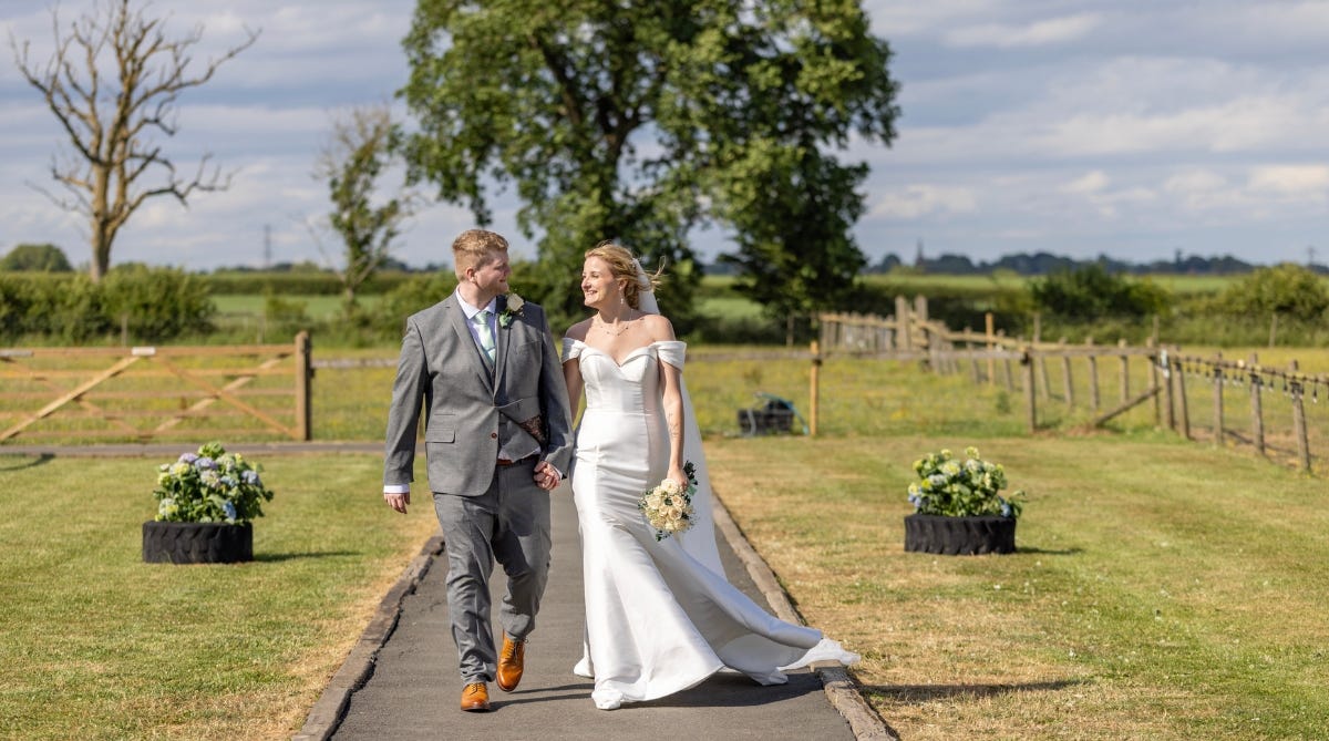 Outdoor Summer Wedding Inspiration: Real wed2b Brides