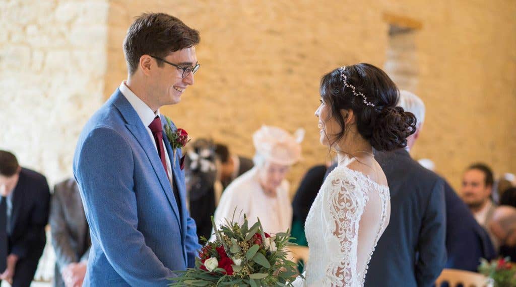 Hannah en Jack's winterse schuurbruiloft