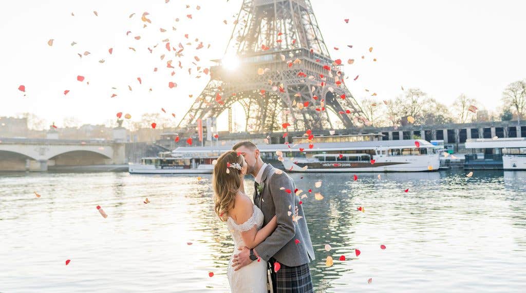 Jennifer en Colin's romantische verloving in Parijs