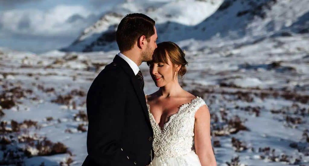 Ross en Lanette's besneeuwde Highland bruiloft