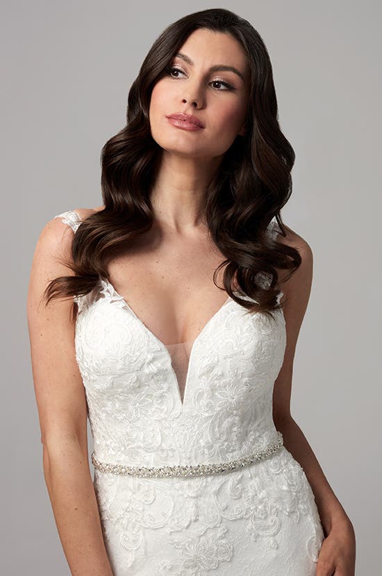 Leonie een bruidsgordel perfect voor goedkope trouw outfits