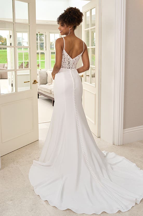 Achteraanzicht schede trouwjurk Kamille een trouwjurk met bandjes