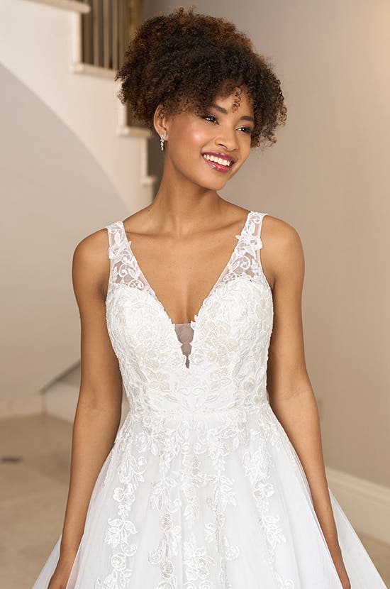 Vooraanzicht baljurk trouwjurk Rylee een trouwjurk met bandjes