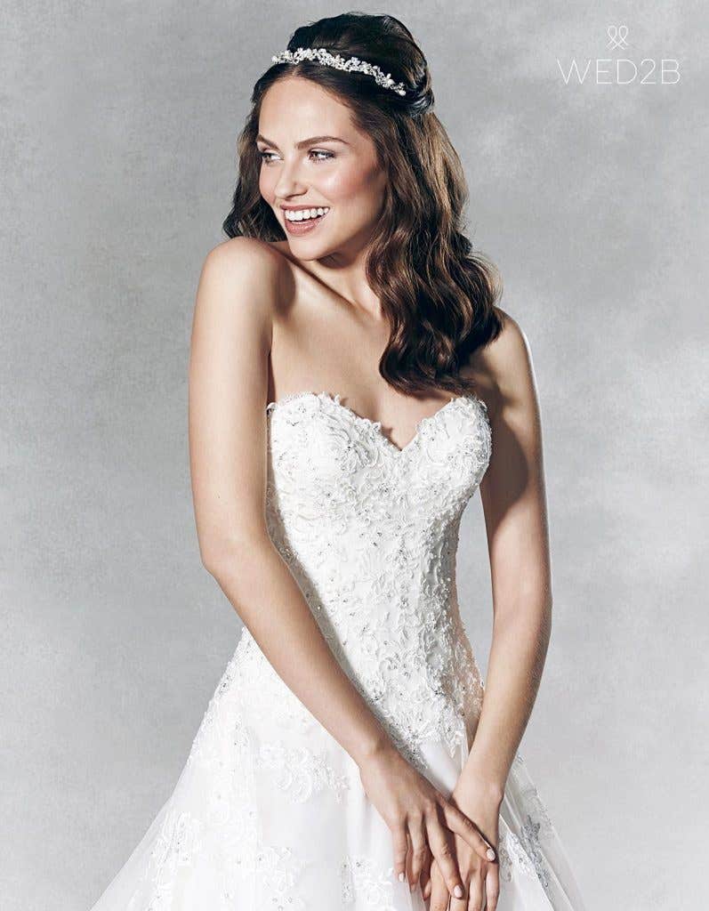 Find the perfect vintage lace wedding dress with Viva Bride - Emmy
