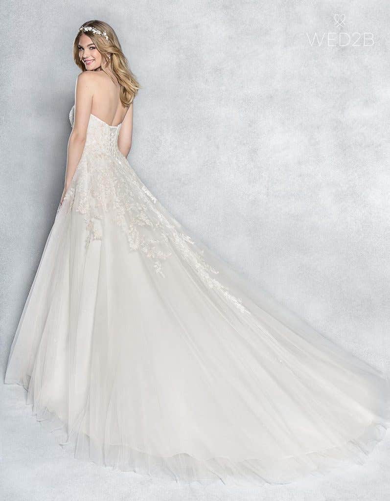 Find the perfect vintage lace wedding dress with Viva Bride - Maddie