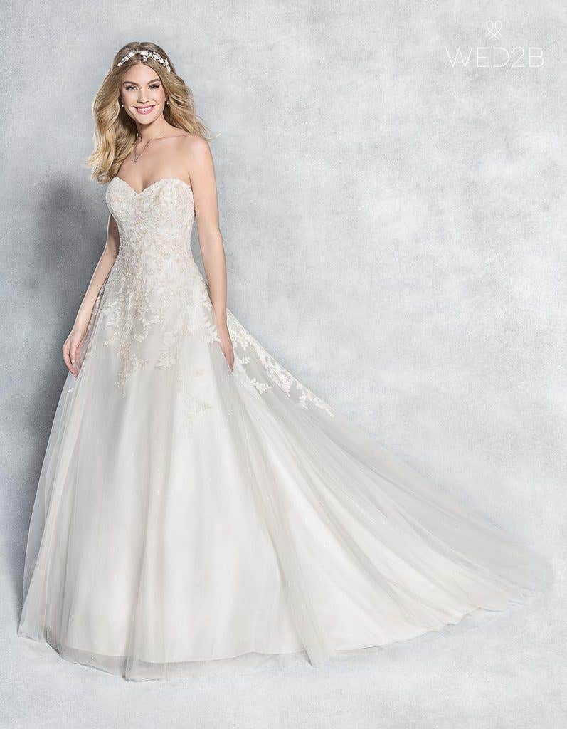 Find the perfect vintage lace wedding dress with Viva Bride - Maddie