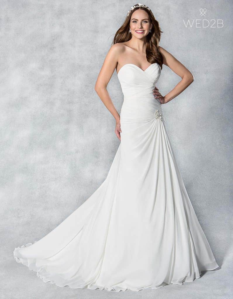 Find the perfect vintage lace wedding dress with Viva Bride - Sassi