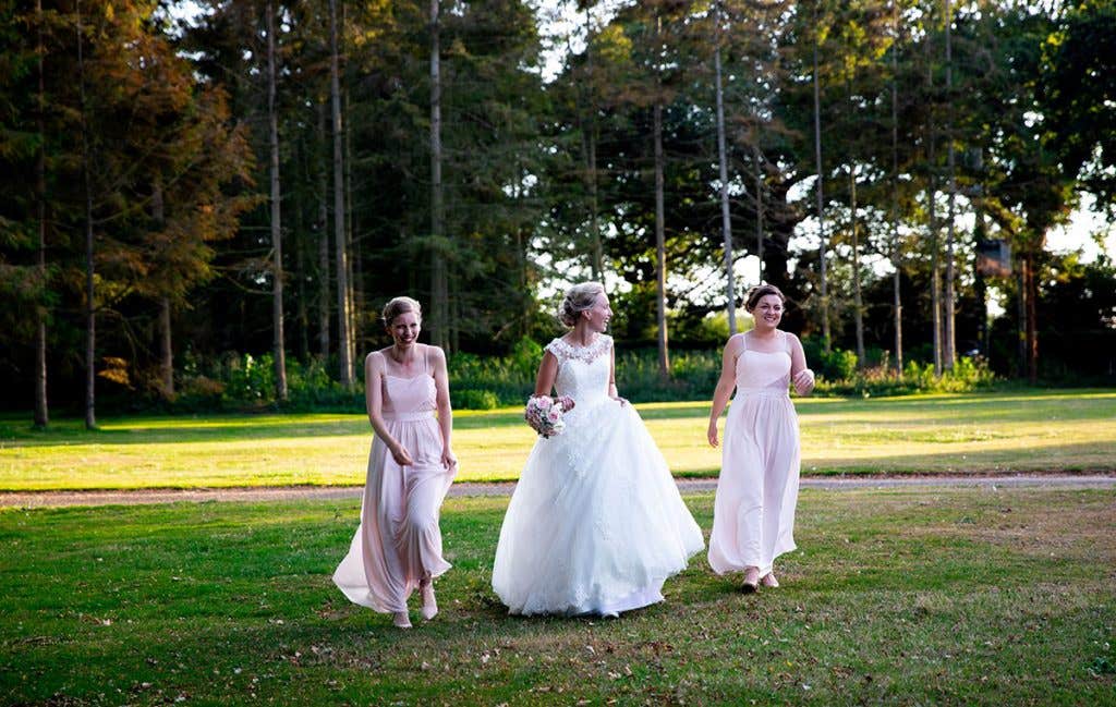 Real Weddings Norwich: Amy and Sam’s relaxed and romantic wedding day - Bronwyn