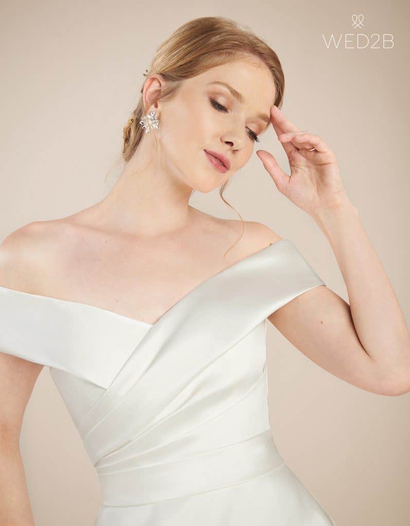 Front crop view of vintage wedding dress Cambridge by Anna Sorrano