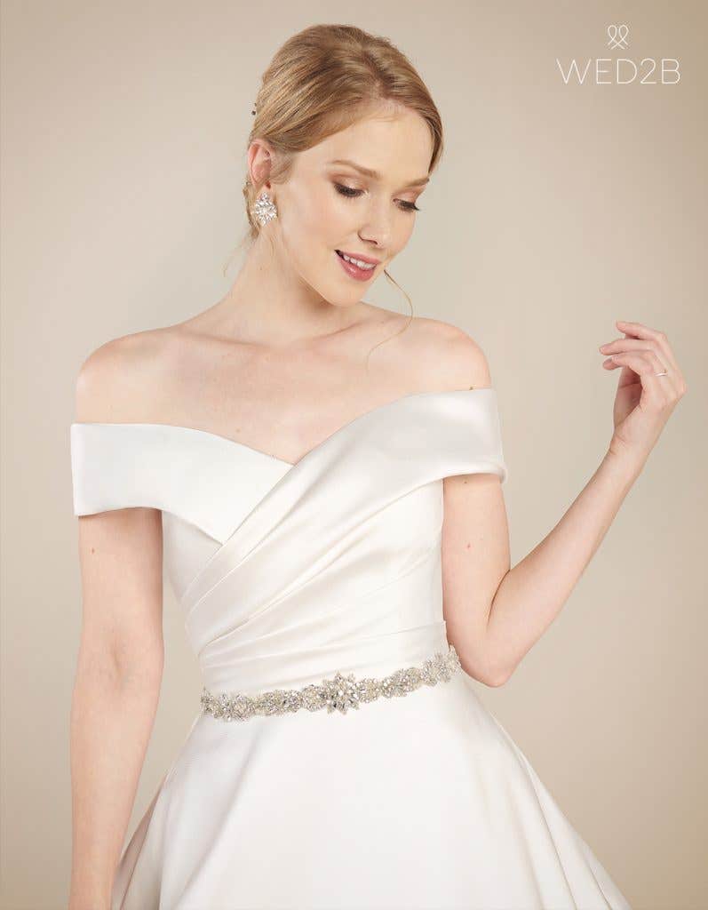 Front crop view with accessories of vintage wedding dress Cambridge by Anna Sorrano