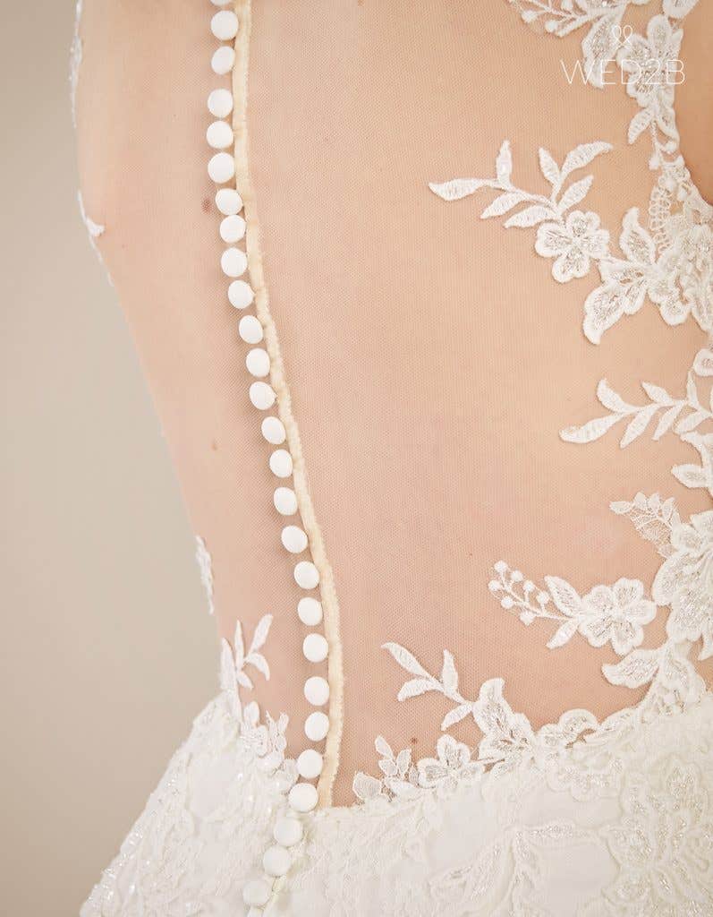 Detail view of vintage wedding dress Flynn by Anna Sorrano
