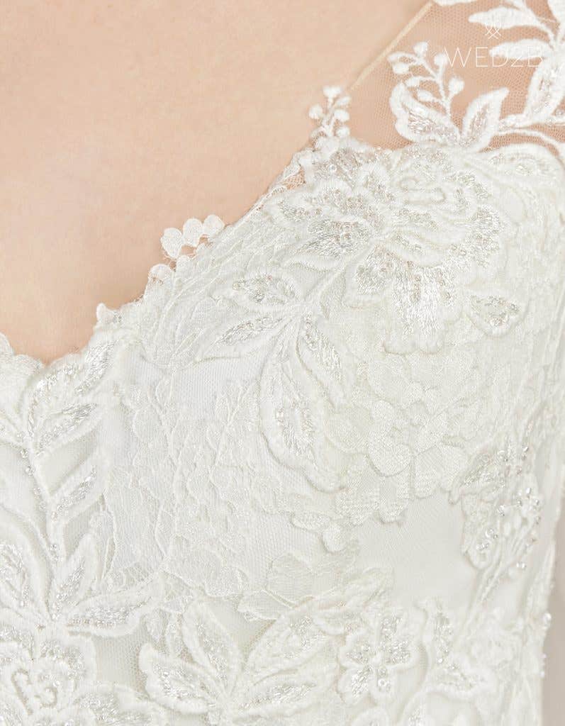 Detail view of vintage wedding dress Flynn by Anna Sorrano
