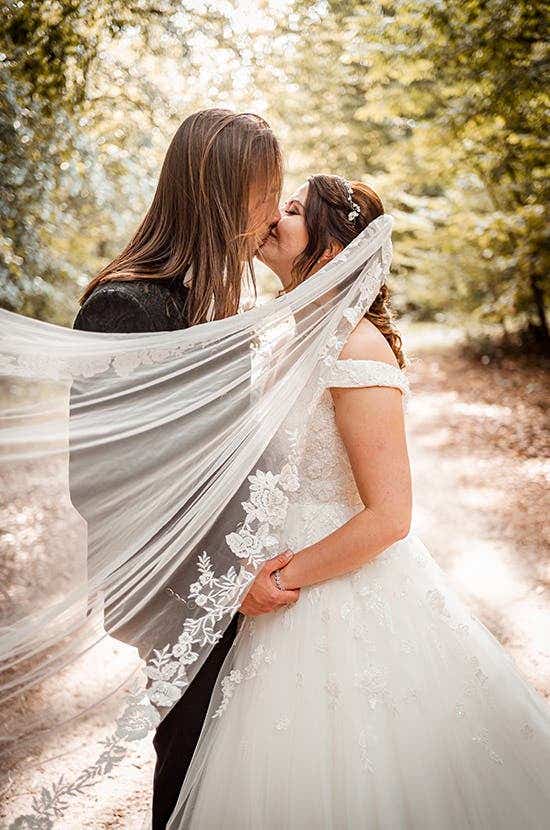 Jolien in her Addilyn bridal veil
