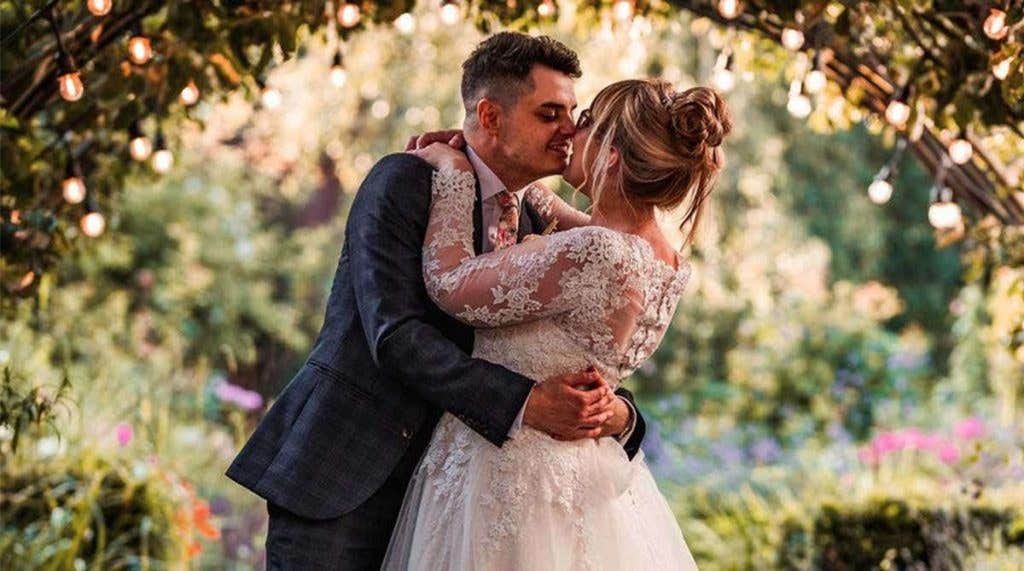 Real Weddings Nottingham: Melanie and Allan’s fabulous outside wedding