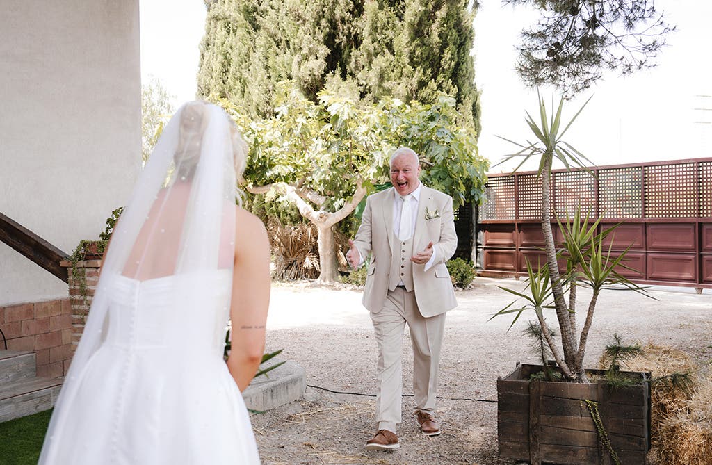 Emotional moment as Amy’s dad sees her in her wedding dress before the ceremony