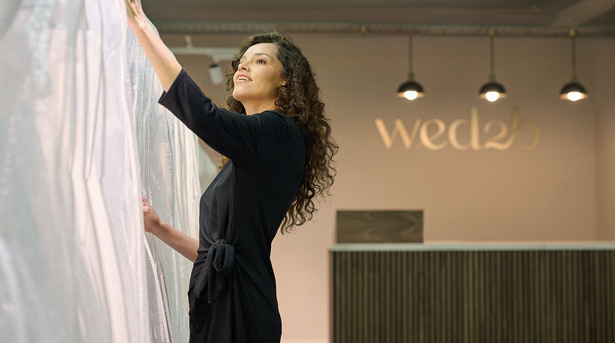 How to Choose a Wedding Dress on a Budget: Expert Tips