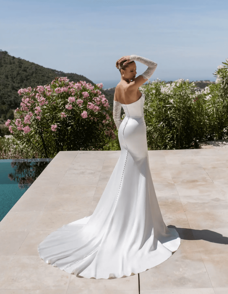 Crepe wedding dress Roda by Sofia Cruz inspired by Dua Lipa’s modern bridal style
