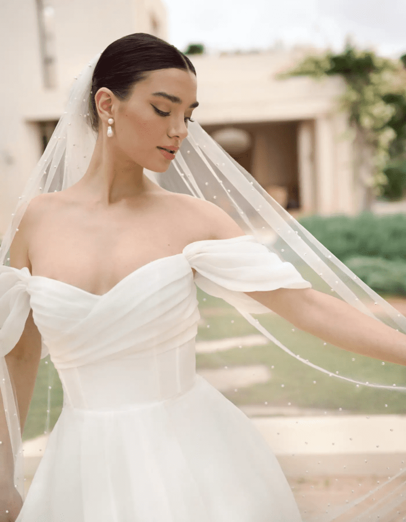 Fillipa pearl veil inspired by Dua Lipa’s minimalist accessories