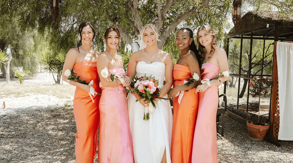 Spring wed2b bride Amy with her bridesmaids