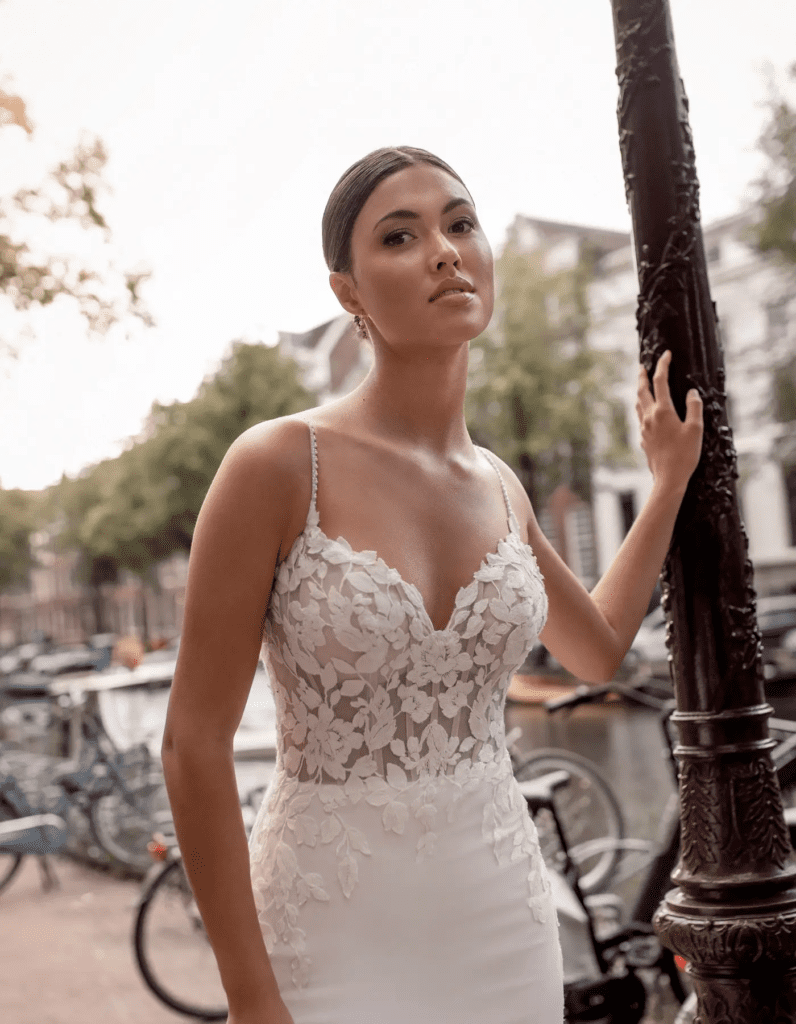 Romantic lace wedding dress Leandro by MiaValenca