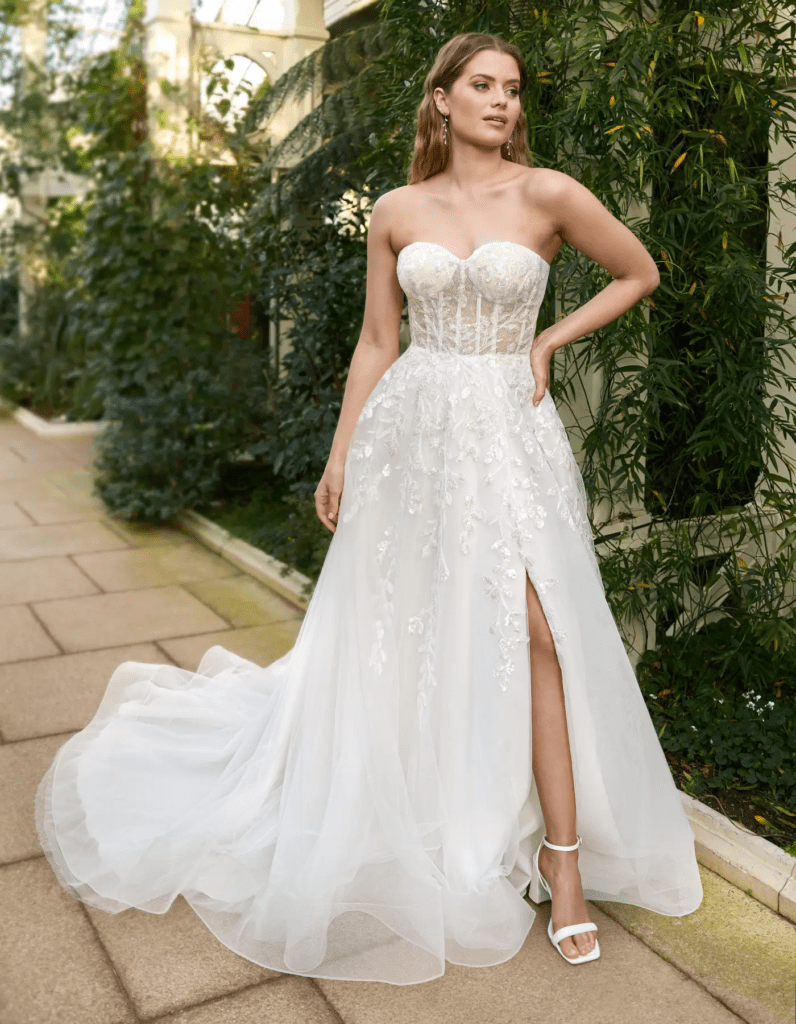 Modern floral wedding dresses Sevilla and Brixx with contemporary floral details