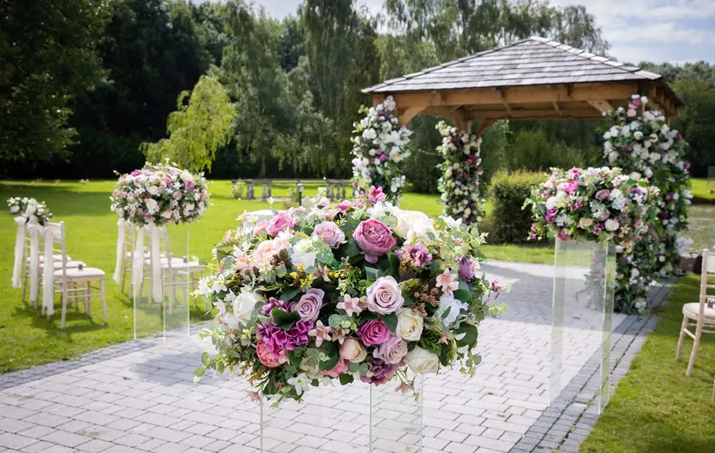 Fenchi and Dharmesh’s ceremony floral display beside the wedding aisle