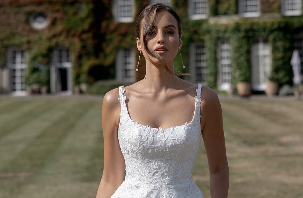 Affordable wedding dress under £999 for brides shopping off the rack