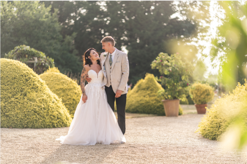 Outdoor summer wedding inspiration hero image