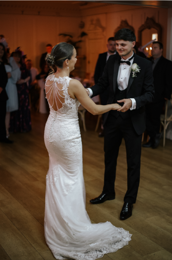 Charlotte and Oliver's first dance